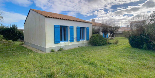 DANS LE BOURG DU VIEIL ET AU CALME – MAISON DE PLAIN PIED AV
