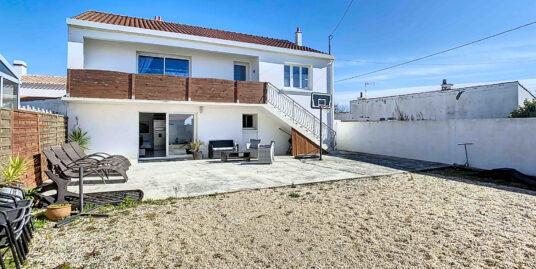 A PROXIMITE DU CENTRE DE NOIRMOUTIER – GRANDE MAISON AVEC 5