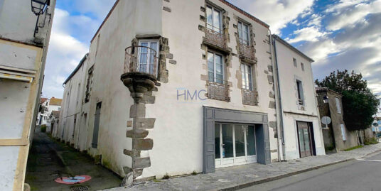 HYPER CENTRE DE NOIRMOUTIER – JOLI BATIMENT DE 440m2 A RENOV