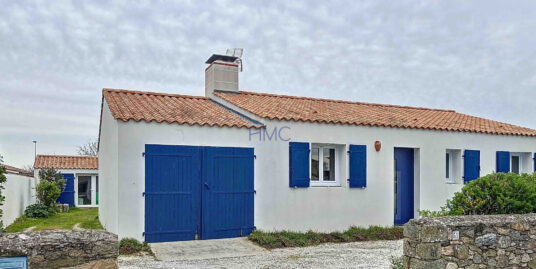 DANS LE CENTRE BOURG ET À PROXIMITÉ DE LA PLAGE – MAISON 3 C