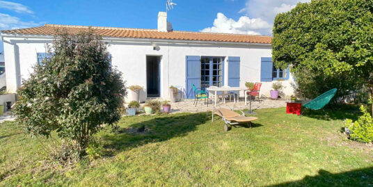 A 2 PAS DE CENTRE – MAISON AVEC 2 CHAMBRES SUR UN TERRAIN DE
