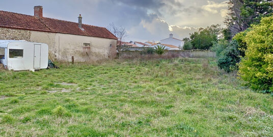 TRES BEAU TERRAIN dDE 770m2 EN ZONE BLANCHE DANS LE CENTRE B