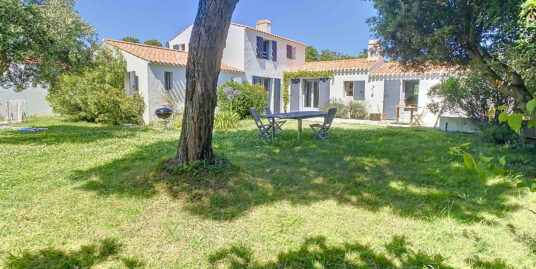 A 100m DE LA PLAGE DE LA CLERE – JOLIE VILLA NOIRMOUTRINE AV