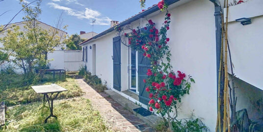 A 200m DE LA PLAGE – CHARMANTE MAISON A RAFRAICHIR