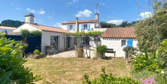 A 100m DE LA PLAGE DE LA CLERE – VILLA NOIRMOUTRINE ET JOLI