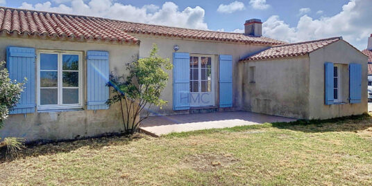 DANS UNE IMPASSE PROCHE DE NOIRMOUTIER – MAISON DE PLAIN PIE