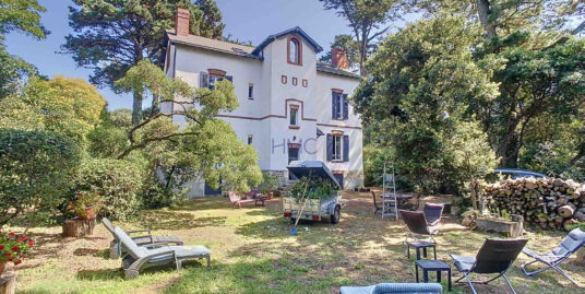 A 200m DE LA PLAGE ET DANS LE COEUR DU BOIS DE LA CHAISE – B