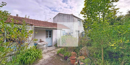 CENTRE BOURG – BEL ENSEMBLE IMMOBILIER A RENOVER