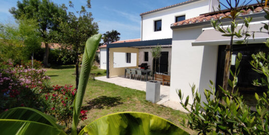 MAISON CONTEMPORAINE DE 185m2 PROCHE DE LA MER ET DU PORT