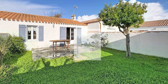 JOLIE MAISON DE VACANCES EN PLEIN CENTRE DU BOURG