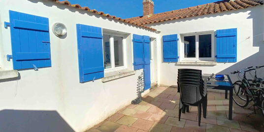 A 2 PAS DE LA PLAGE ET DU PORT – MAISON EN BON ETAT