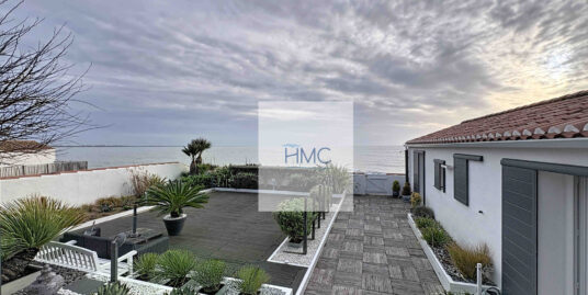 FACE MER ET ACCES DIRECT A LA PLAGE – TRES BELLE VILLA CONFO