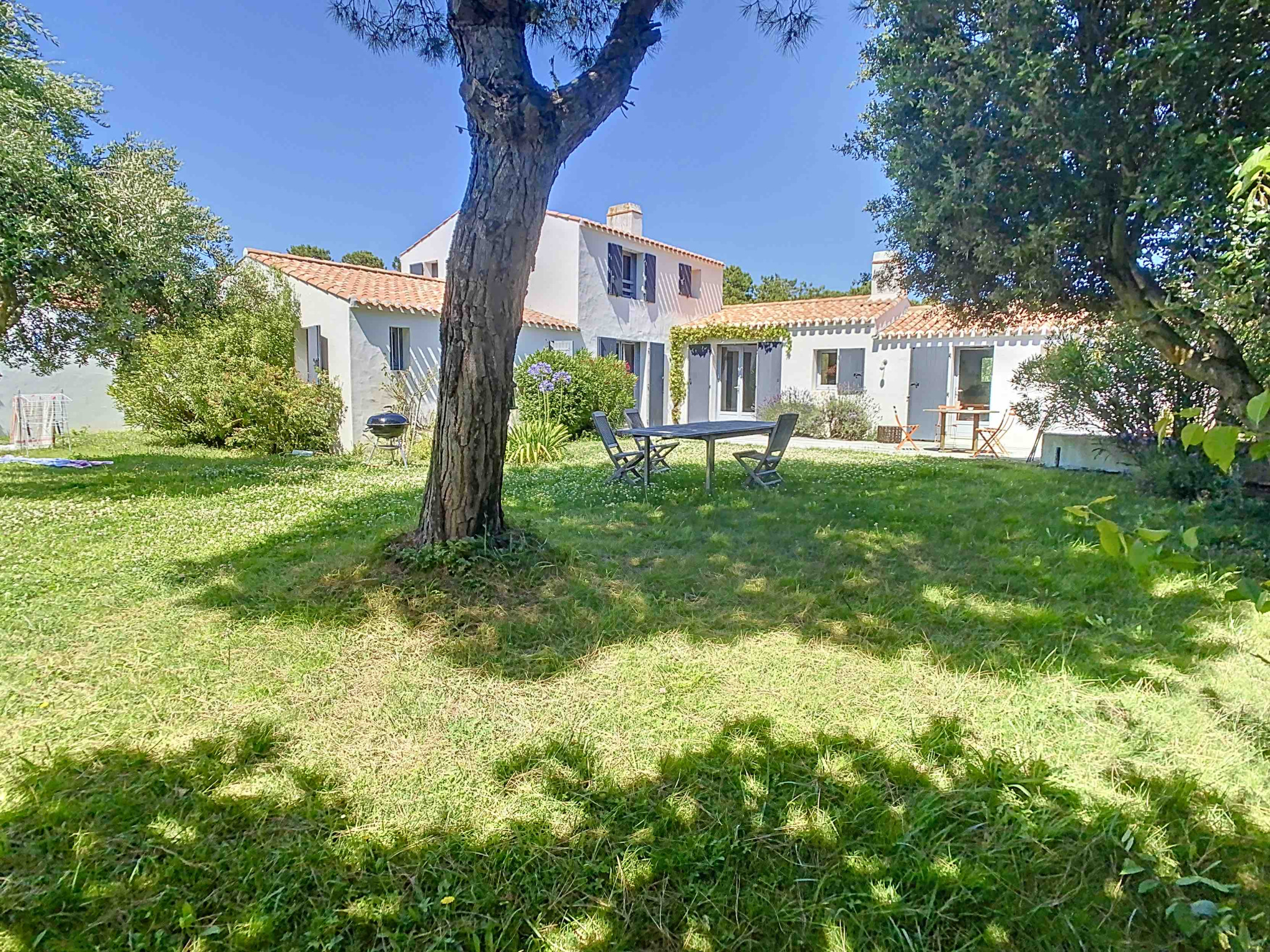 A 100m DE LA PLAGE DE LA CLERE – JOLIE VILLA NOIRMOUTRINE AV