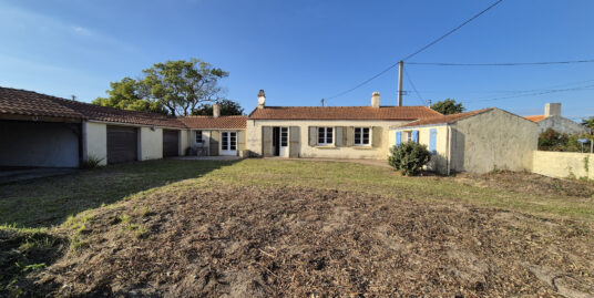 A 400m DE LA PLAGE ET DES COMMERCES – JOLIE MAISON A RENOVER