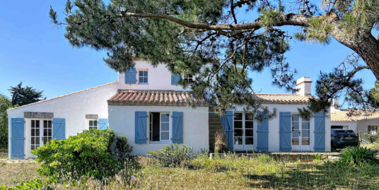 DANS LES DUNES DE LA LINIERE –  MAISON AVEC DEPENDANCE