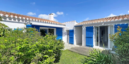 PROCHE PLAGE DE LA CLERE – CHARMANTE MAISON NOIRMOUTRINE