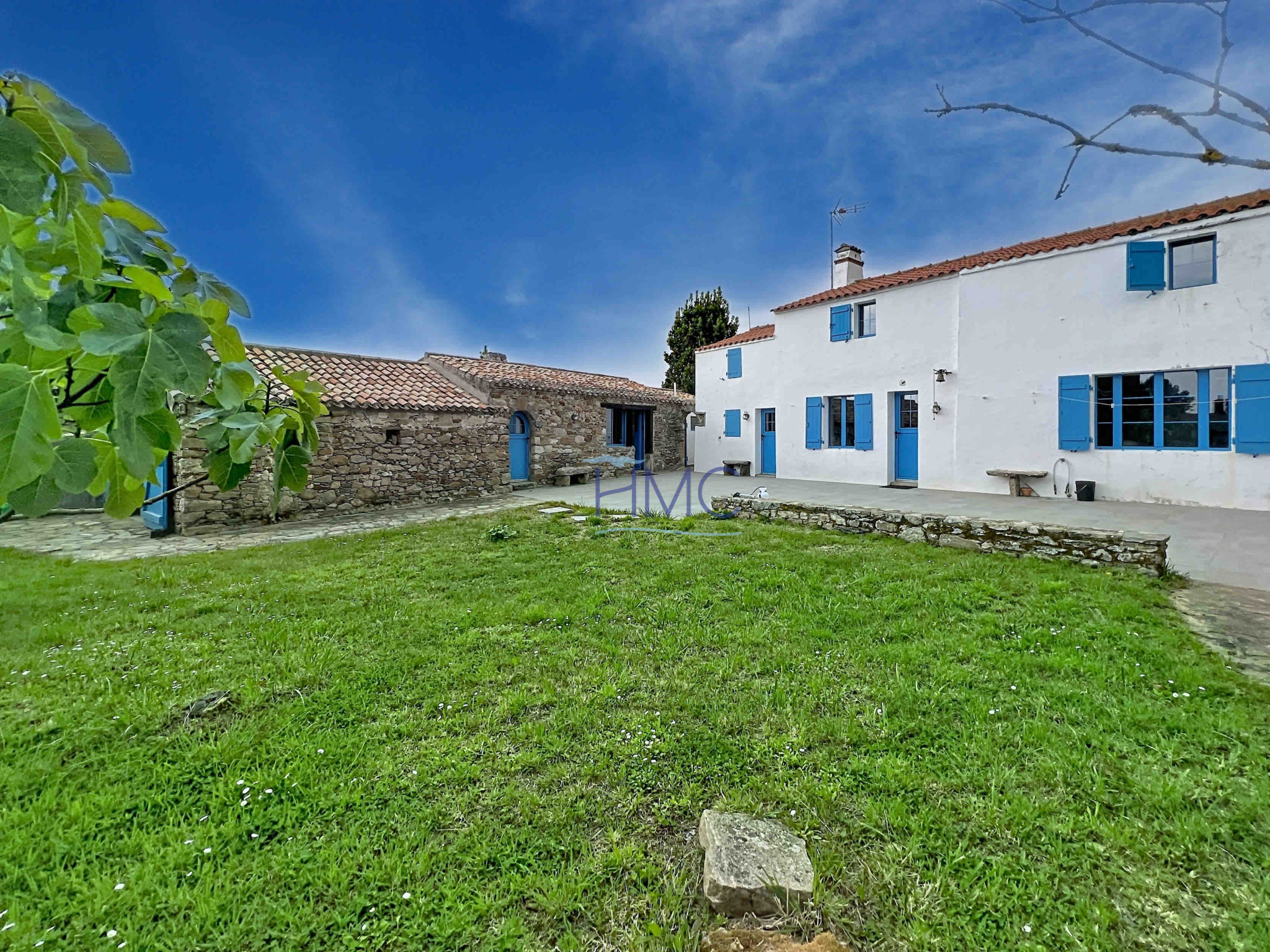 PROCHE DES MARAIS DE LUZERONDE – AUTHENTIQUE MAISON DE PAYS
