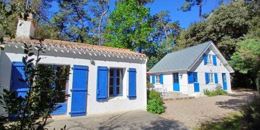 AU COEUR DU BOIS DE LA CHAISE – A 200m DE LA PLAGE – CHARMAN
